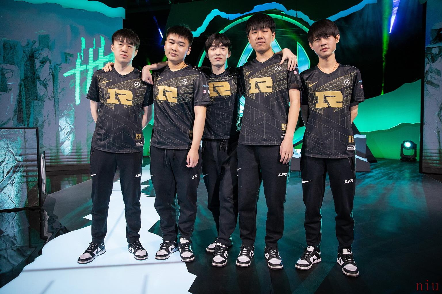 《英雄联盟》季中赛DK、RNG 挺进四强PSG、MAD、C9 今将争取晋级机会